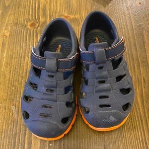 Surprize by stride rite